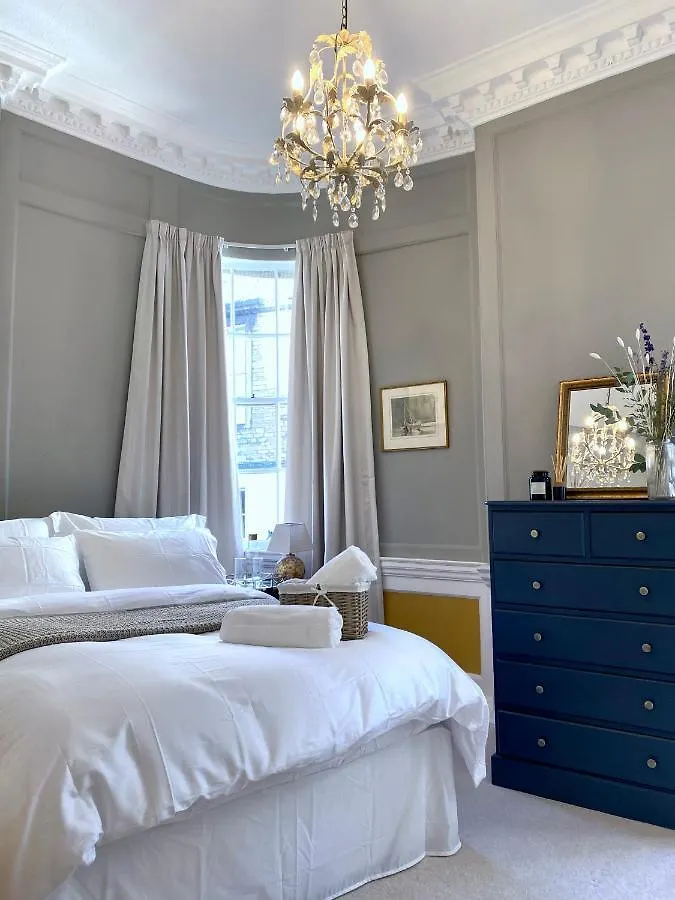 Elegant Georgian Apartment In Bath'S Iconic Centre