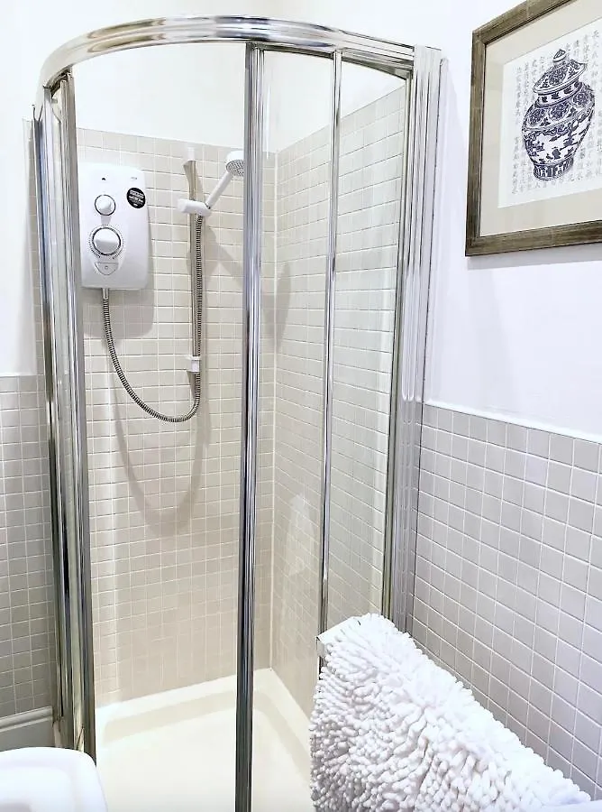 Elegant Georgian Apartment In Bath'S Iconic Centre